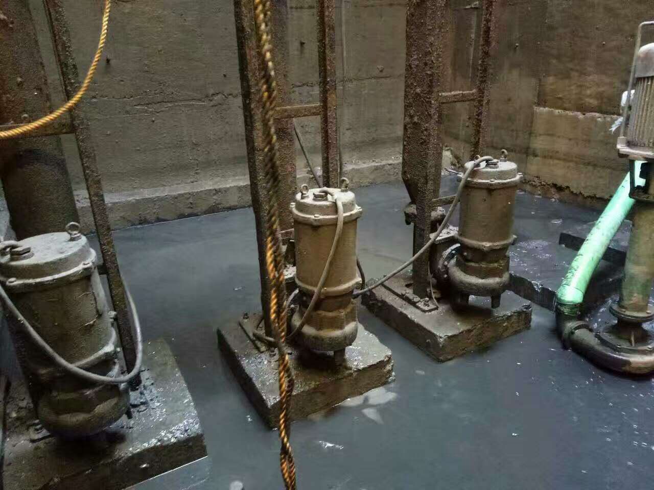 嘉鱼污水池清理