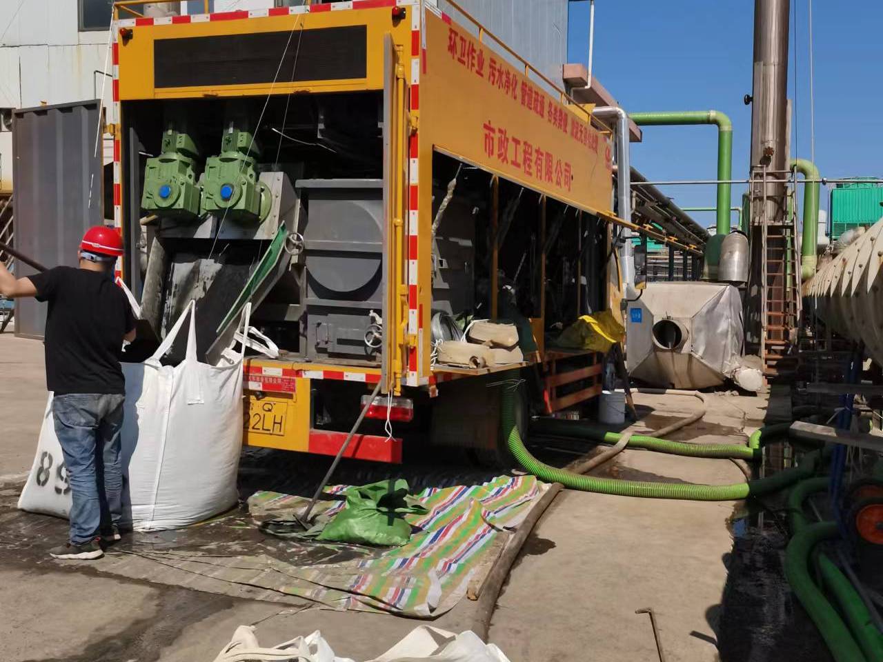 嘉鱼淤泥压干处理